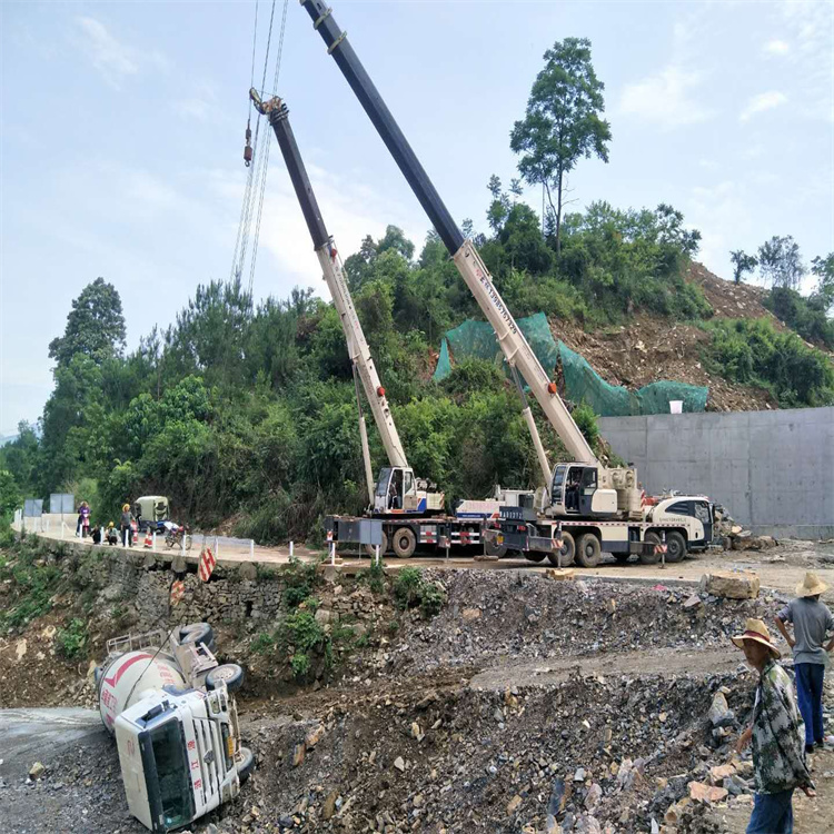 涪城汽车掉沟里叫吊车救援要多少钱