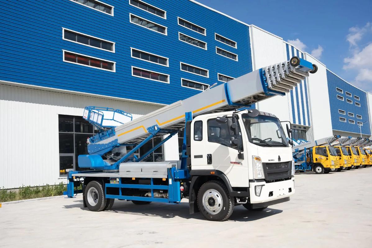 涪城出租云梯车高空作业车 建筑垃圾搬运