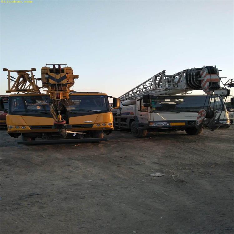 涪城吊车吊挖机正确办法